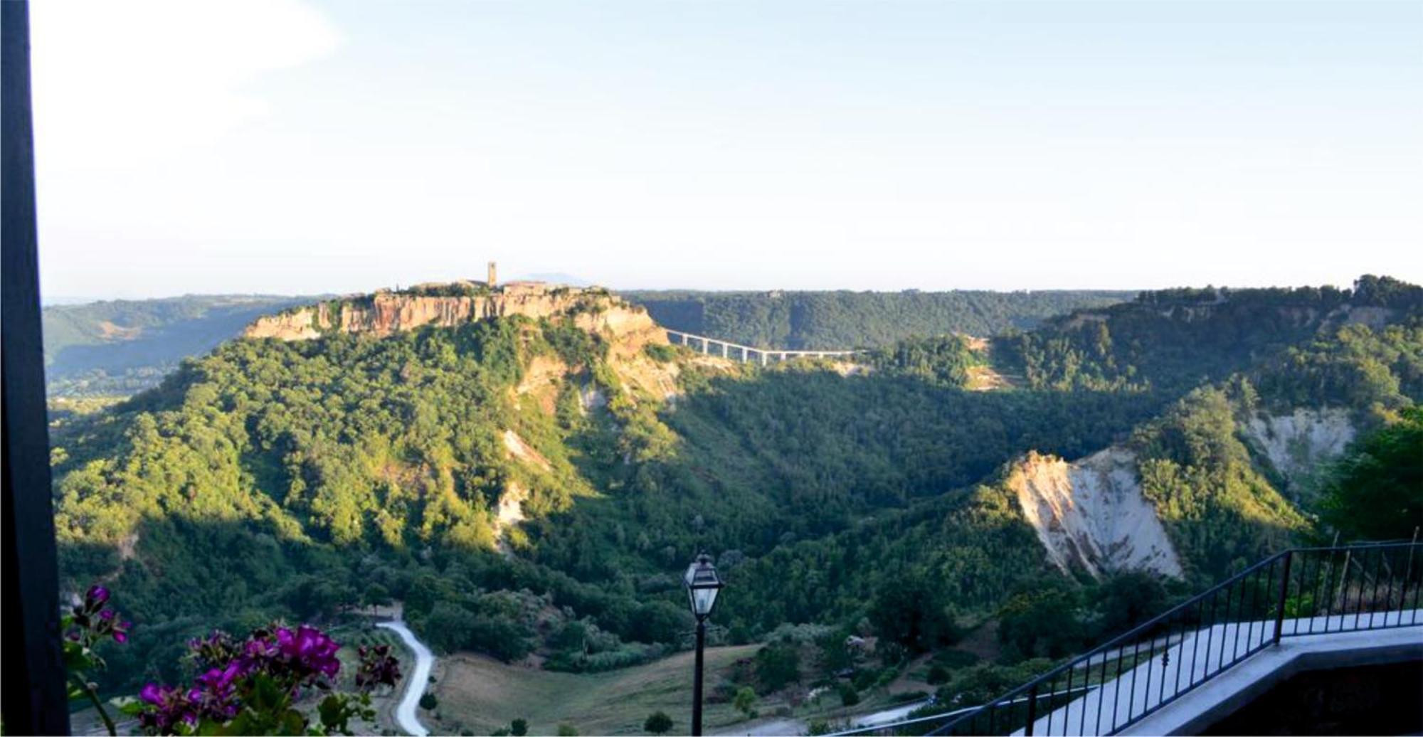 Le Calanque La Terrazza Su Civita Holiday home Lubriano
